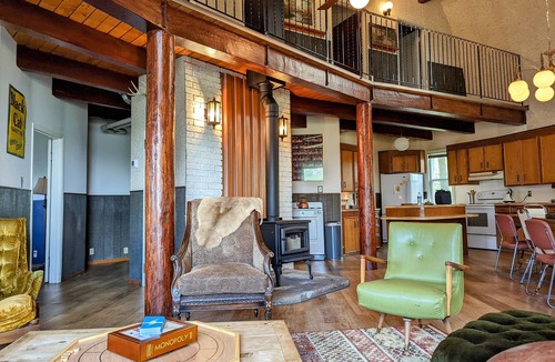 Division No. 11 House | Conjuring Creek Cabin on Wizard Lake