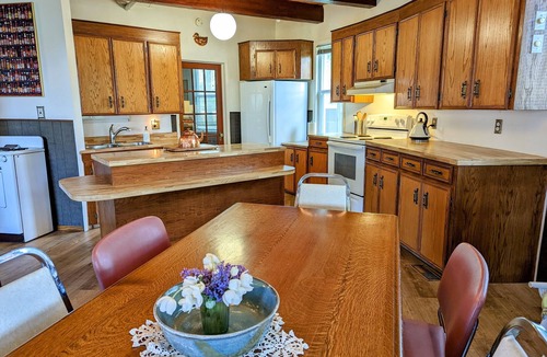 Division No. 11 House | Conjuring Creek Cabin on Wizard Lake