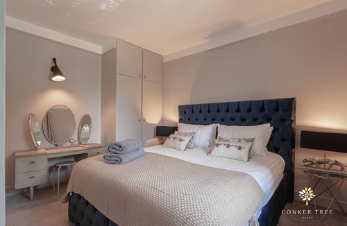 Huntingdon Other | Conker Tree House, Hot tub and large garden
