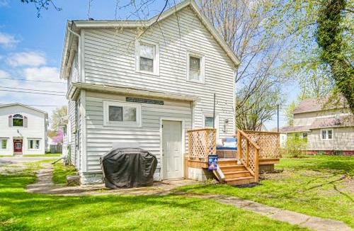 Conneaut House | Conneaut Vacation Rental w/Deck Near Lake Erie!