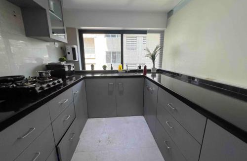 Bandra West Apartment | ConnektHomes - Luxurious Modern Bliss in Bandra - 6BR