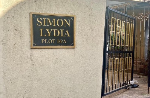 Bandra West Apartment | ConnektHomes - Simon Lydia A Sunlit Charm in Bandra, Pali Village