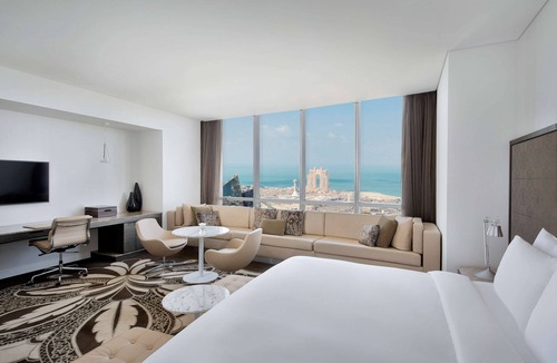 Abu Dhabi Resort | Conrad Abu Dhabi Etihad Towers