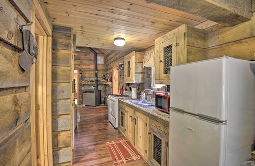 Bernhards Bay Cottage | Constantia Cabin Escape > 2 Mi to Lake Oneida