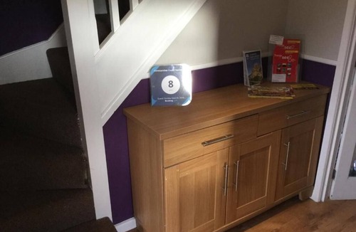 Shepton Mallet Bed & Breakfast | Constantine Court Homestay nShared bathroom with owner