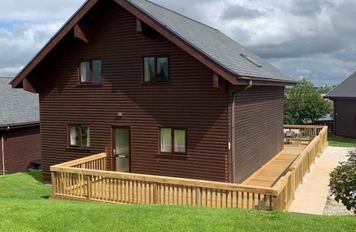 Winnard's Perch Ski Chalet | Constantine Lodge, Hot Tub with for hire