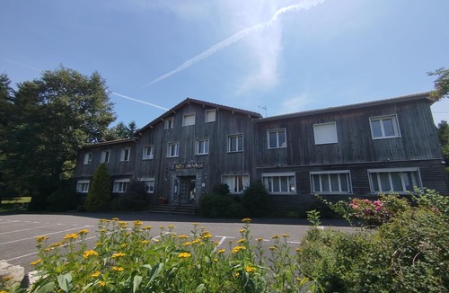 Saint-Agreve Hotel | CONTACT HOTEL LE BOIS SAUVAGE