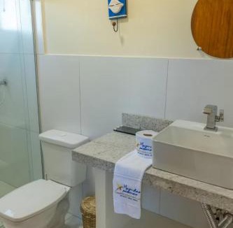 Mogiquicaba House | Container Azul na beira do rio e a poucos metros do mar em mogiquiçaba bahia