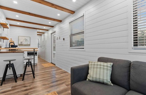 Waco Apartment | Container home with rooftop views and pickleball