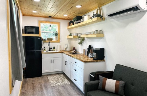 Early House | Container Retreat in Early