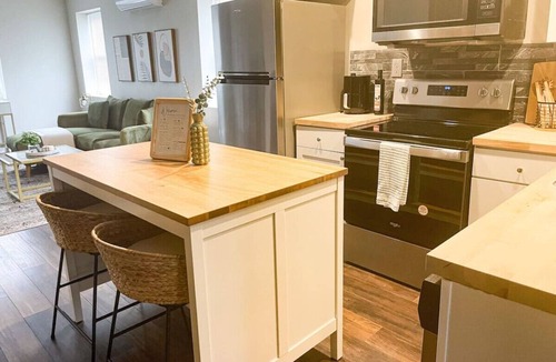 Avondale Apartment | *Contemporary 1 BR by Xavier & Downtown w/ parking