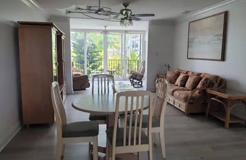 Sunrise Park Condo | Contemporary 2-bed 2-bath condo.