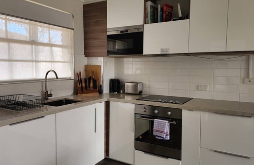 Manuka Apartment | Contemporary 2BR Apt in Kingston