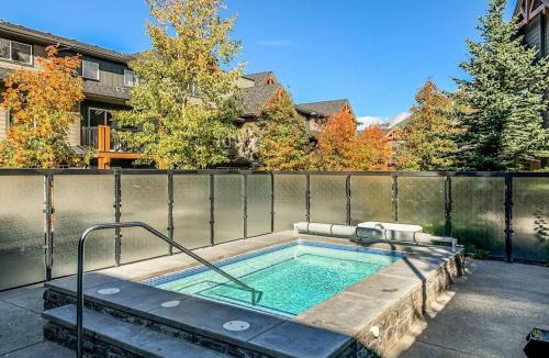Copperstone Resort House | Contemporary 2BR with hot tub and Mountain Views