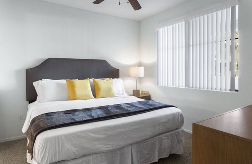Glendale Sports and Entertainment District House | Contemporary 2BR Condo with Hot Tub & Gym in Zone Westgate