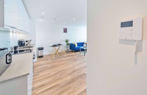 Gravesend Apartment | Contemporary & Bright 1 Bed Apartment in Gravesend