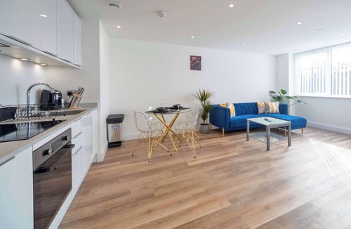 Gravesend Apartment | Contemporary & Bright 1 Bed Apartment in Gravesend