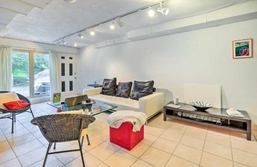 Silverton Apartment | Contemporary Cincinnati Apt w/WiFi, Near Kenwood!