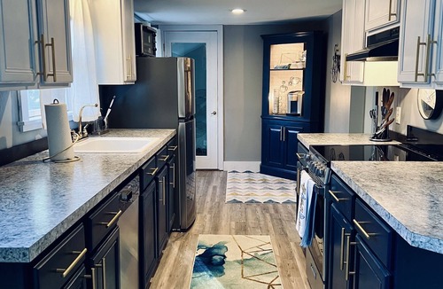 South Kingstown House | Contemporary cottage minutes from the heart of town!