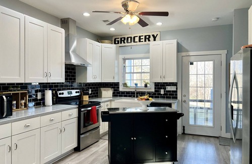 Pewee Valley Cottage | Contemporary Cottage with 2 HUGE COVERED PORCHES!