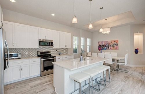 Gillespie Park House | Contemporary, Downtown location, Pool, Spa & Sauna, very close to Beaches