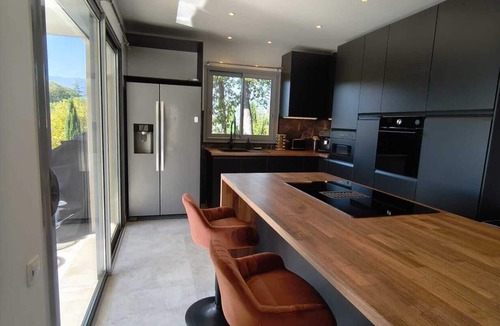 La Grand-Chile House | Contemporary 170 m² villa with swimming pool and garage on 2500 m² of wooded grounds.