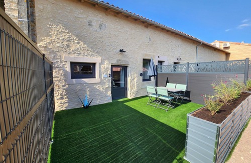 Savigne House | Contemporary gite with pool