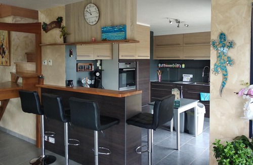Treguennec House | Contemporary house, enclosed garden and sea view