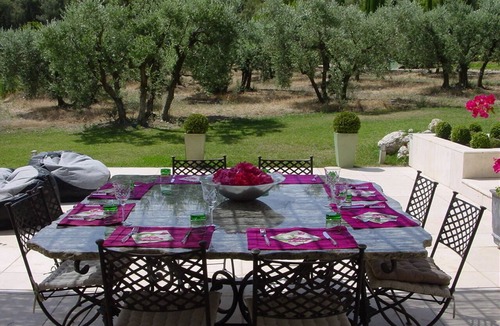 Eygalieres Villa | Contemporary, Interior Designed Villa With Magnificent Views