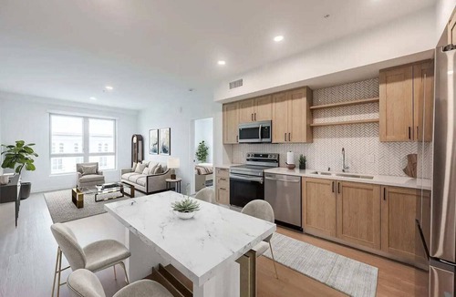 San Bernardino County Apartment | Contemporary King Suite｜Pool, Spa & Rooftop Deck