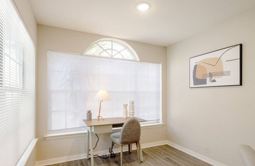 Palm Harbor Apartment | Contemporary large 3BR, in unit Washer/Dryer, FREE parking with all amenities!