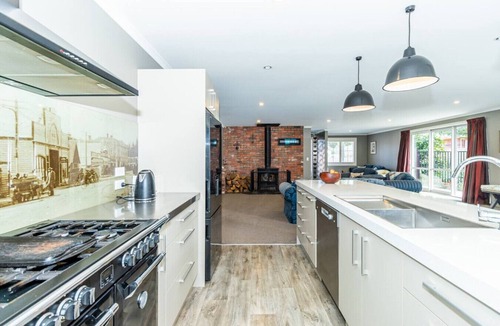 Methven House | Contemporary Methven Abode | Central Location