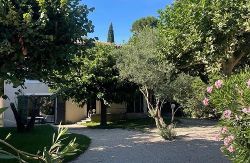 Les Angles Villa | Contemporary, minimalist villa in Provence