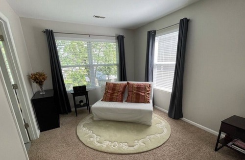 Roselawn Finance House | Contemporary Newly Updated 3 Bedroom Home