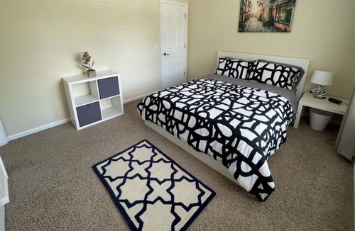 Roselawn Finance House | Contemporary Newly Updated 3 Bedroom Home