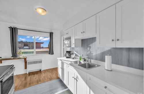 Marpole Apartment | Contemporary one-bed condo conveniently located near YVR & downtown Vancouver.