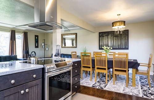 Hazelwood House | Contemporary Portland Home - 15 minutes to Everything - King Bed