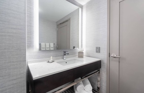 Waltham Hotel | Contemporary Room | Free Breakfast, Parking & Gym Access