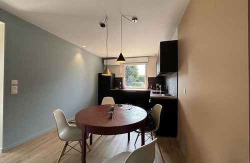 Ebreuil Cottage | Contemporary side Sioule gîte in Ébreuil, 4 pers, garden