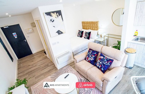 Sheffield Condo | Contemporary Studio Close to City – APT 10
