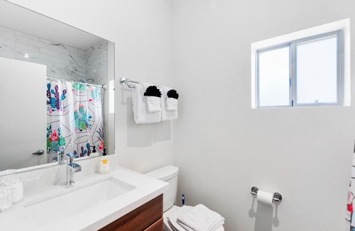 Roosevelt Apartment | Contemporary Studio Hub in DTPH - Pool & Parking