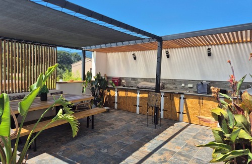 Sollies Pont House | Contemporary villa with beach pool and exotic garden