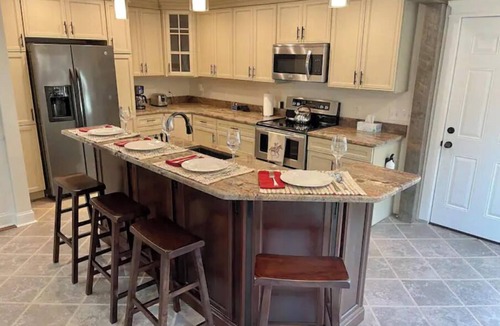Malta House | Contemporary, Warm & Cozy mins to Saratoga