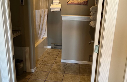 Cheboygan Hotel | Continental Inn