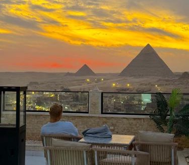 Qasr an-Nil Hotel | Continental Pyramids View & Roof Top