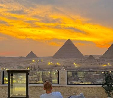 Qasr an-Nil Hotel | Continental Pyramids View & Roof Top