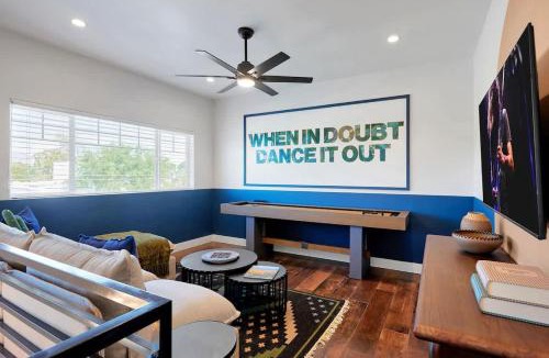 Camelback East House | Contour - Sparkling Pool - Mins to Phoenician Golf