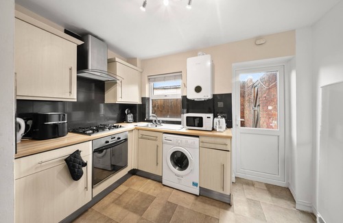 Reading House | Contractor 3-Bed Long-Stay Discounts & Parking