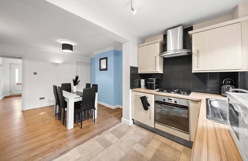 Reading House | Contractor 3-Bed Long-Stay Discounts & Parking