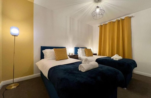 Stamford House | Contractor 4 bed, sleeps 7 long stay discount
